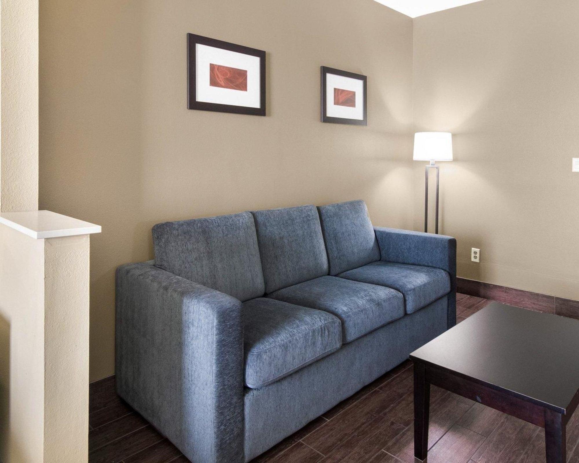 Comfort Suites Одесса Экстерьер фото