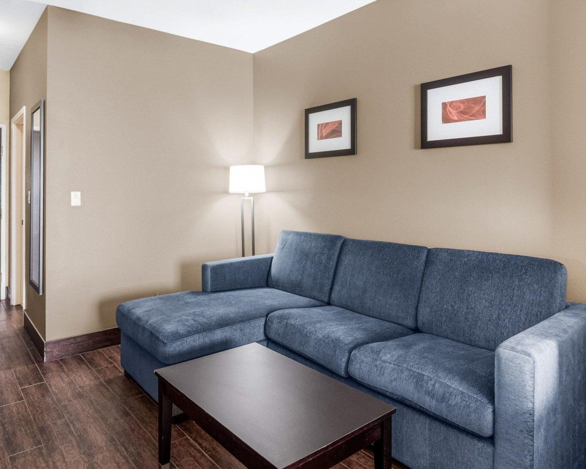 Comfort Suites Одесса Экстерьер фото