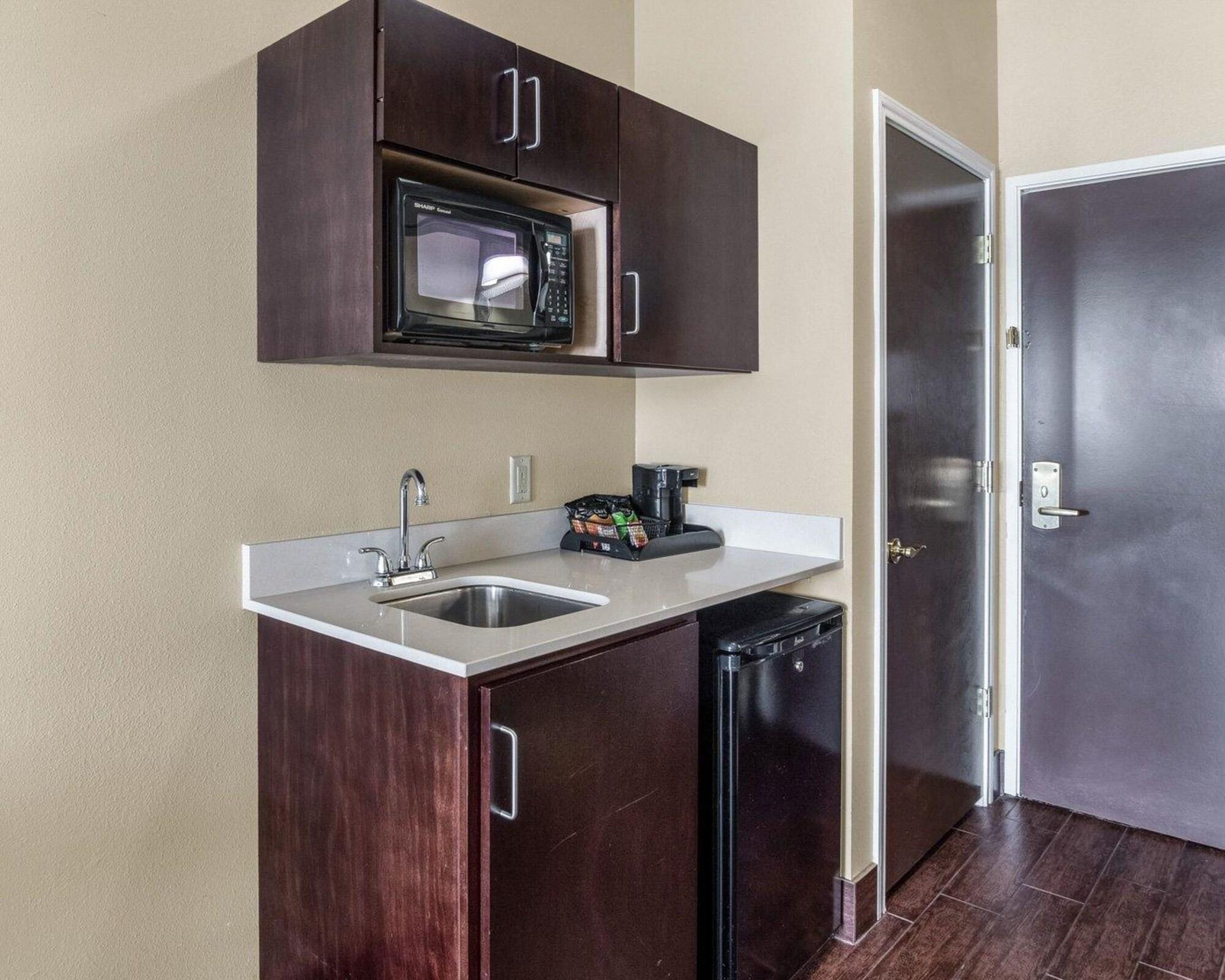 Comfort Suites Одесса Экстерьер фото