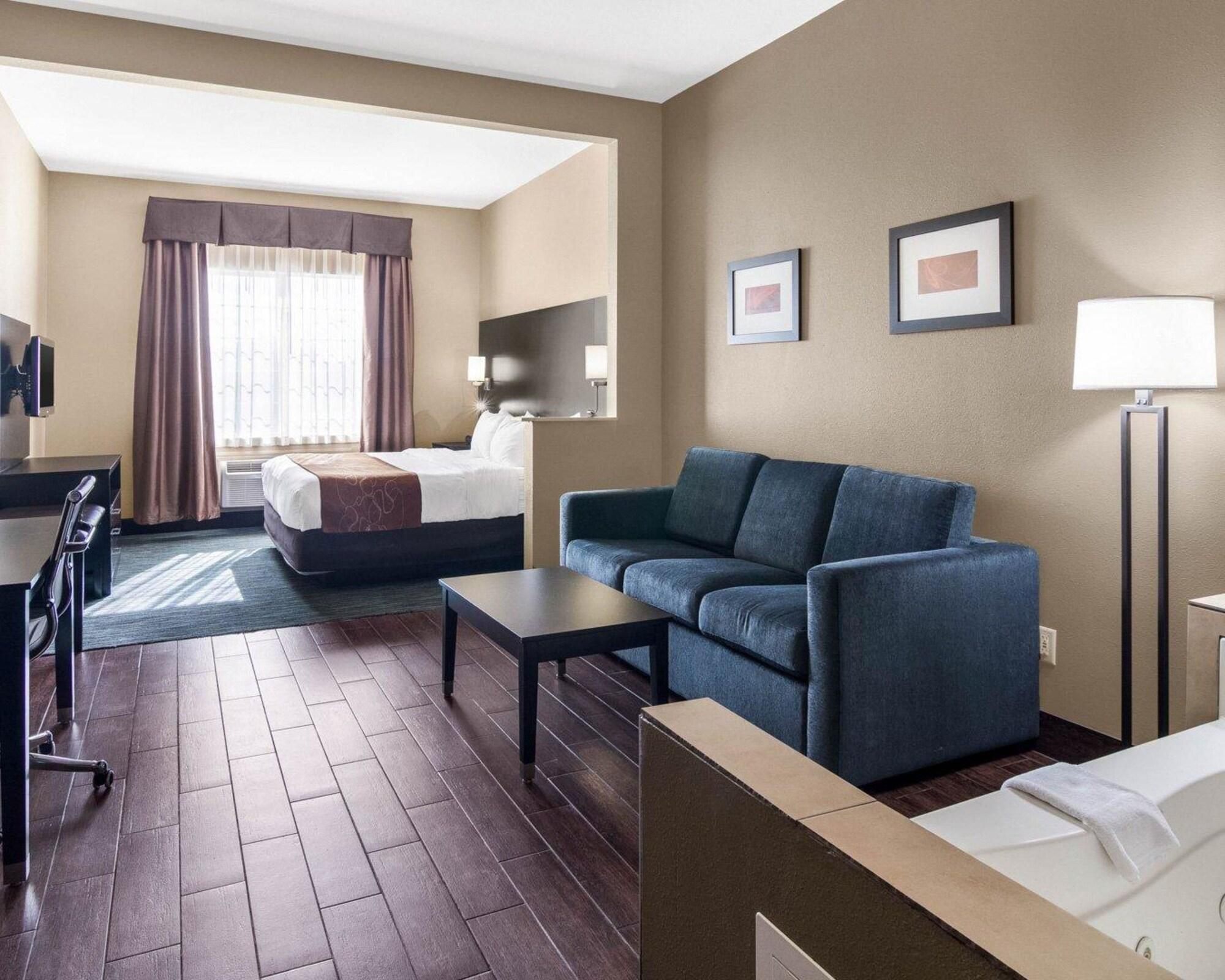 Comfort Suites Одесса Экстерьер фото