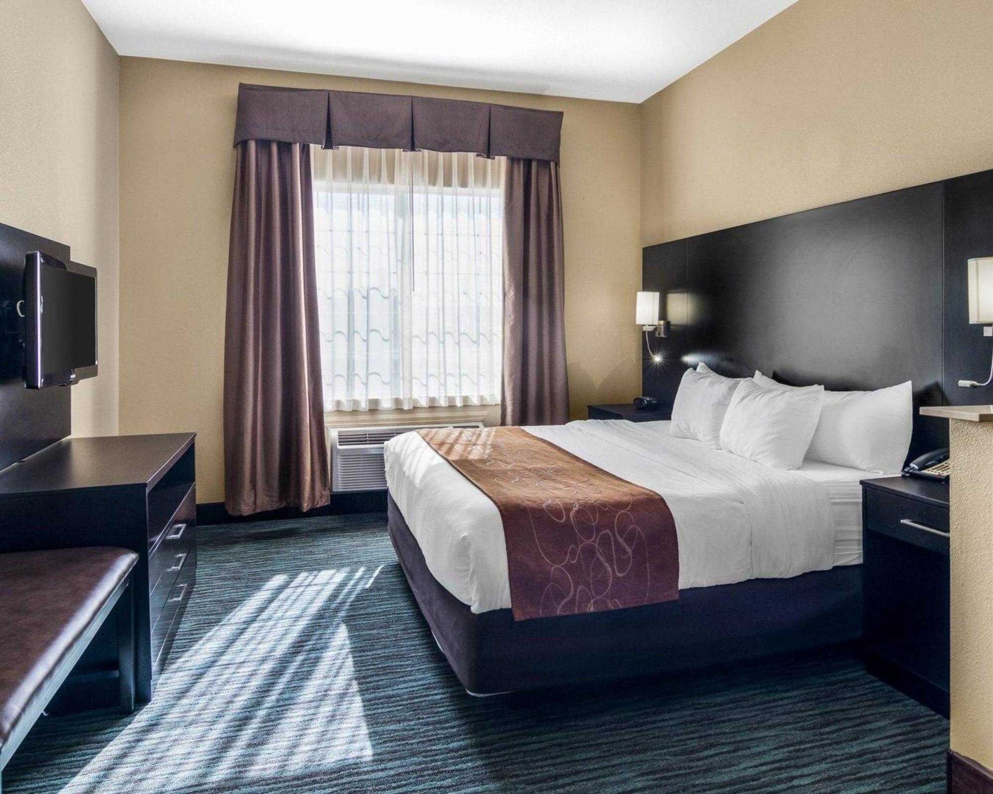 Comfort Suites Одесса Экстерьер фото