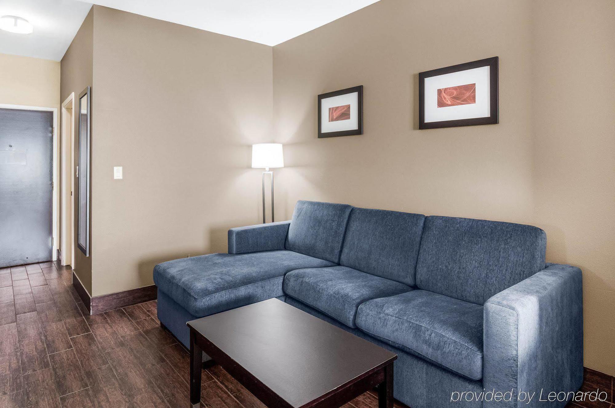 Comfort Suites Одесса Экстерьер фото