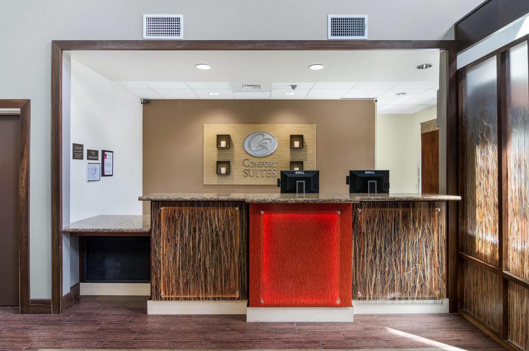 Comfort Suites Одесса Экстерьер фото