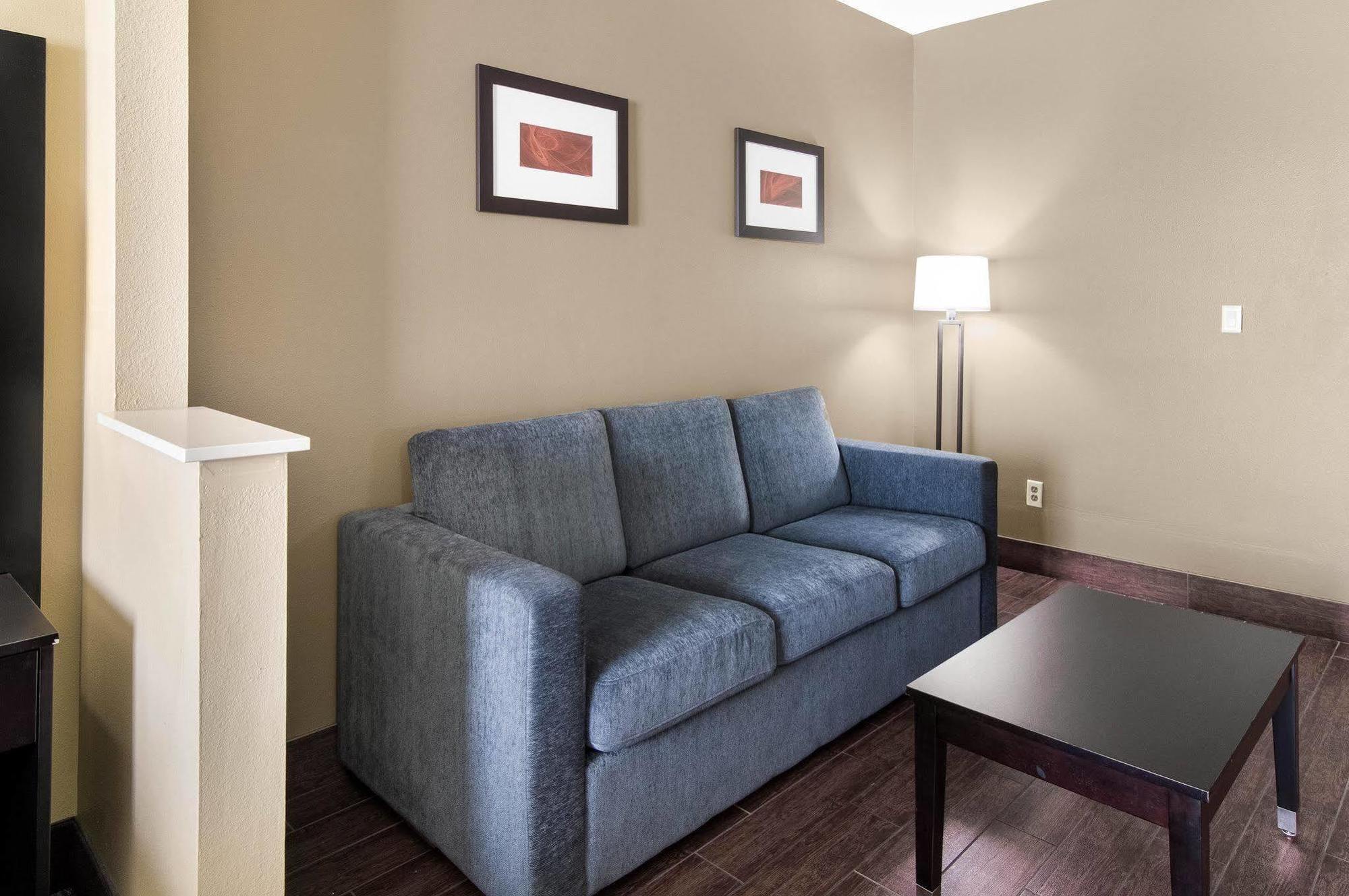 Comfort Suites Одесса Экстерьер фото
