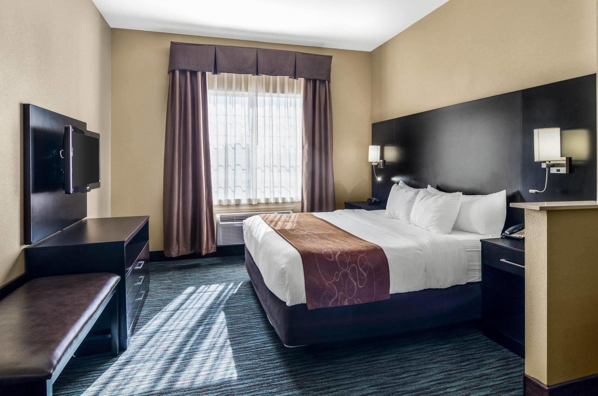 Comfort Suites Одесса Экстерьер фото