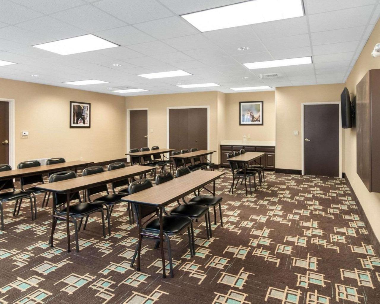 Comfort Suites Одесса Экстерьер фото