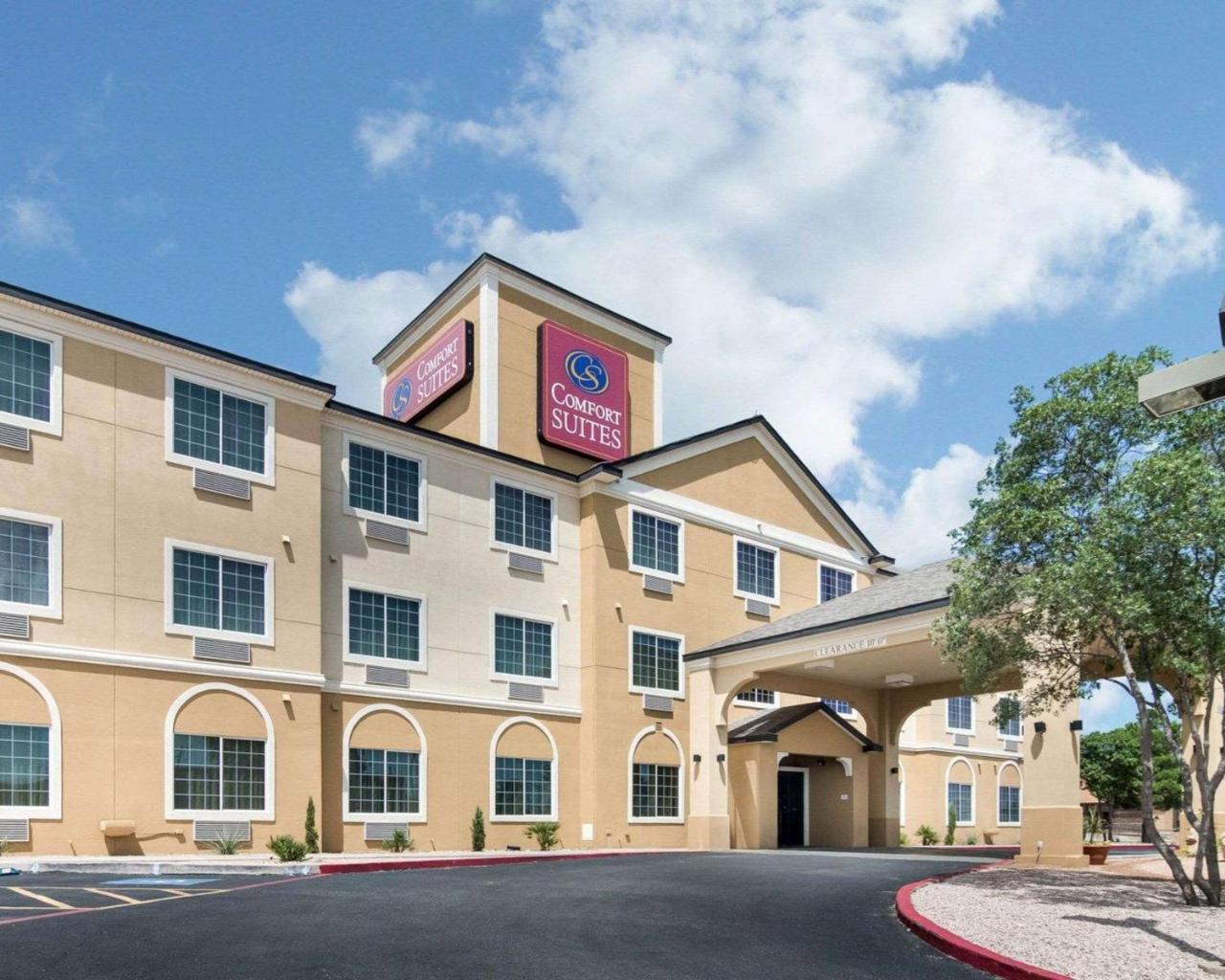 Comfort Suites Одесса Экстерьер фото