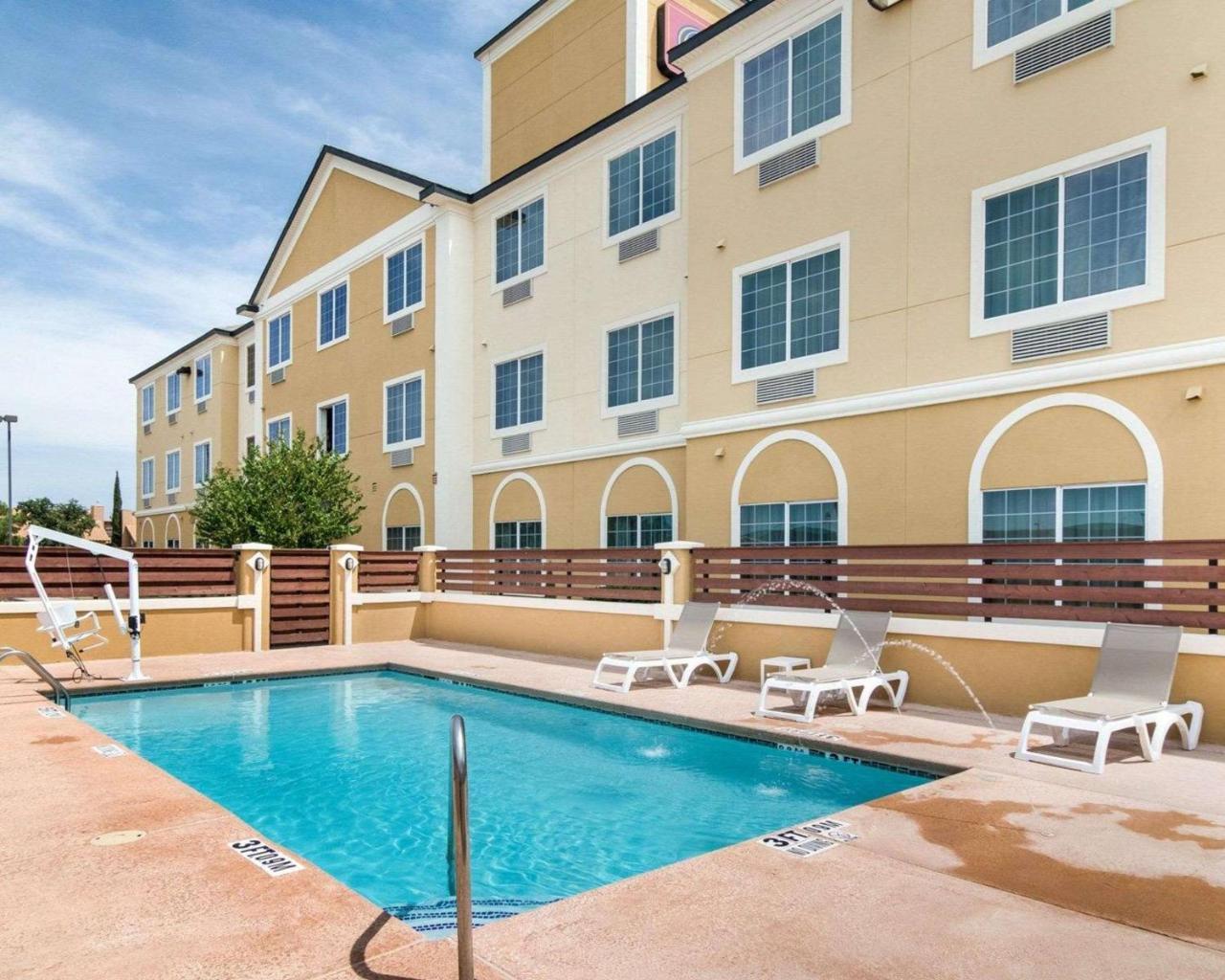 Comfort Suites Одесса Экстерьер фото