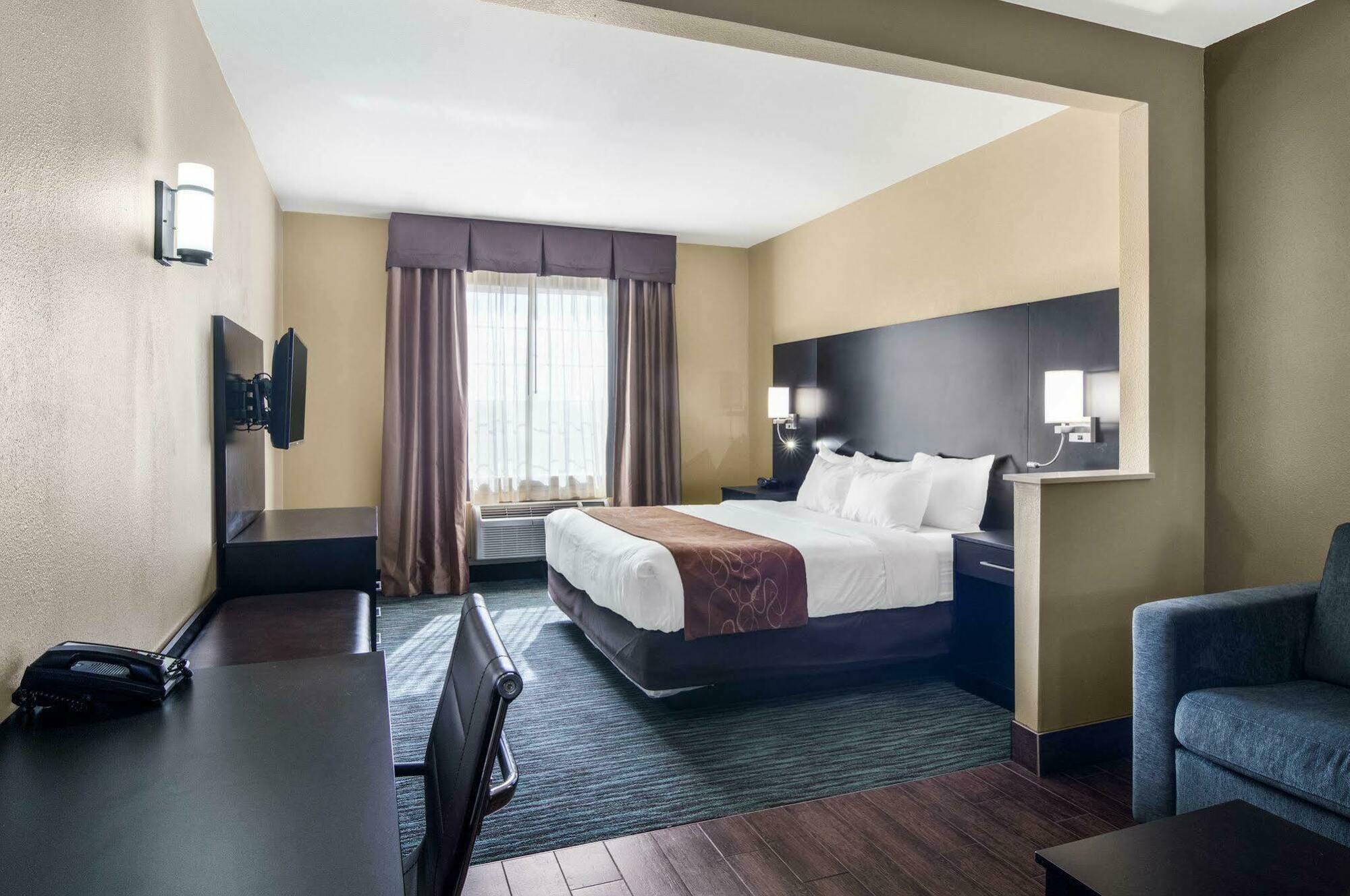 Comfort Suites Одесса Экстерьер фото